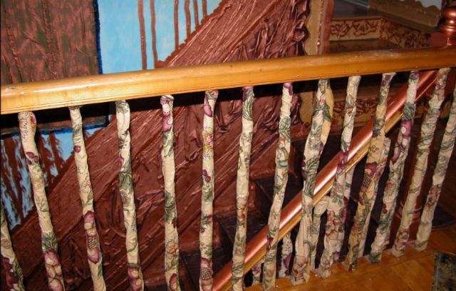 A perfect way to decorate your bannister
